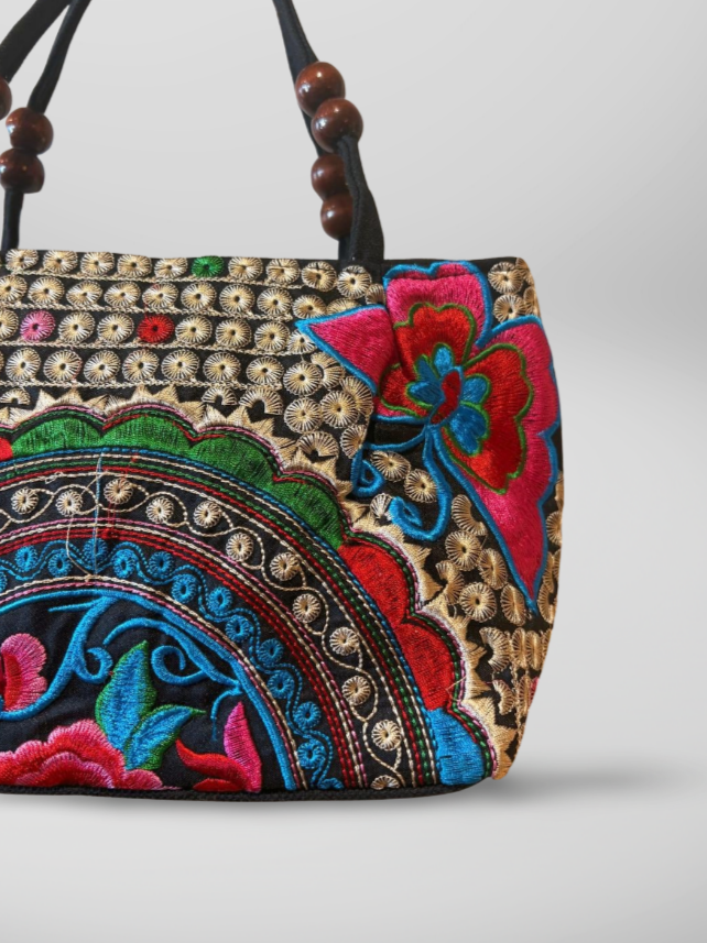 Bolsos con alma, hechos a mano en Tailandia